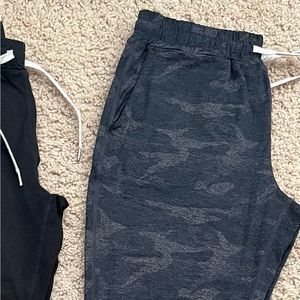 Vuori Black Camo XS Joggers-Like New Never Worn!